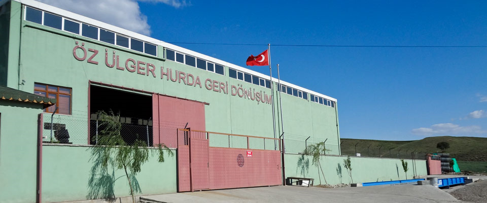 Şirketimiz Öz Ülger Entegre Atık Yönetimi, 1970 yılında hurdacılık sektörüne giren merhum Yunus ÜLGER tarafından 1997 yılında Ülger Hurda Nak.Taah.Tic.San.Ltd.Şti olarak kurulmuştur.